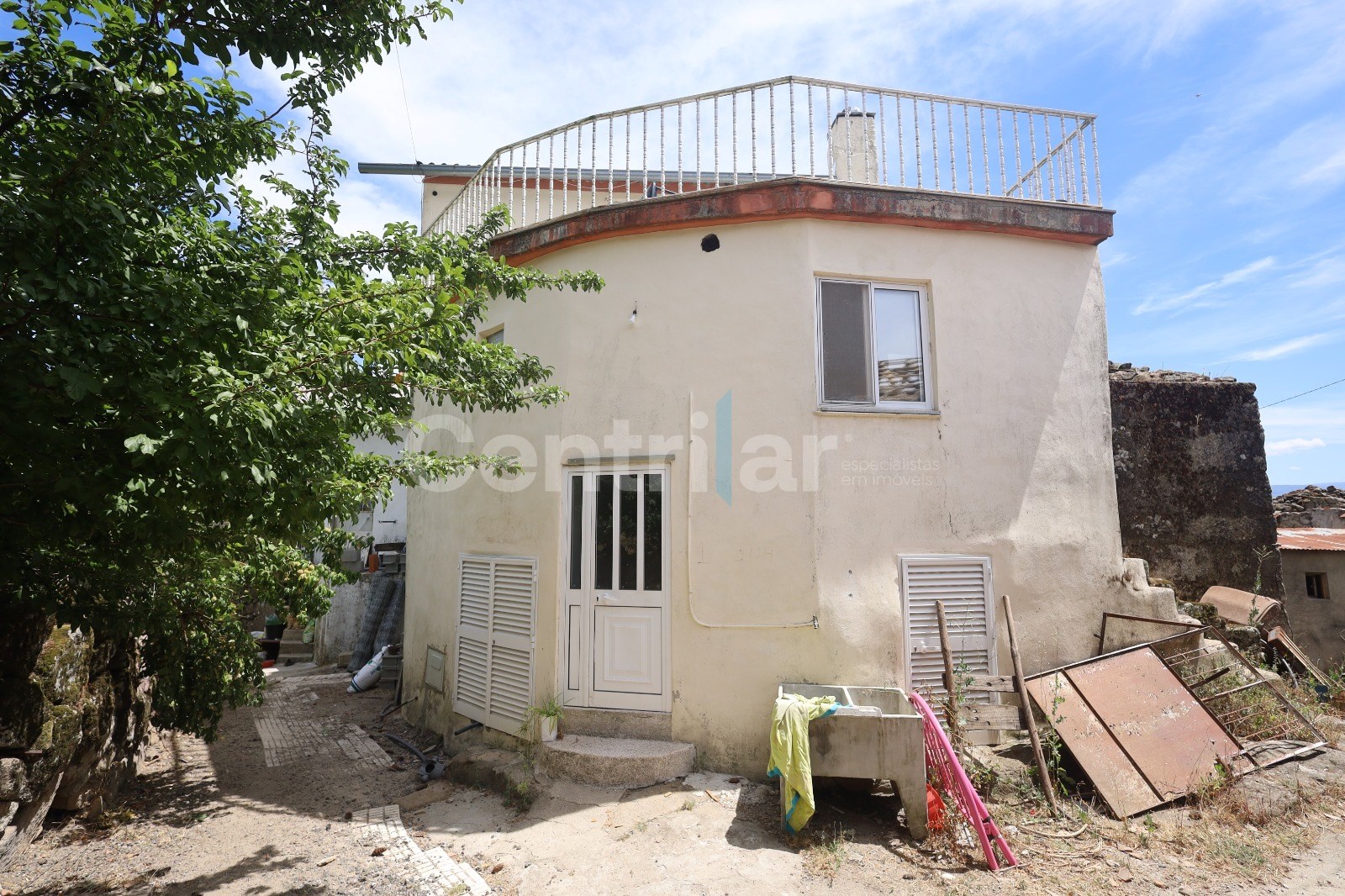 Moradia Geminada  Para Venda em Mangualde